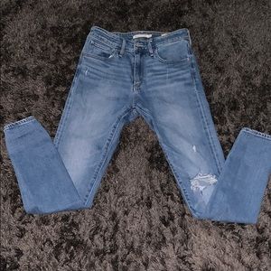 High waisted Levi’s jeans